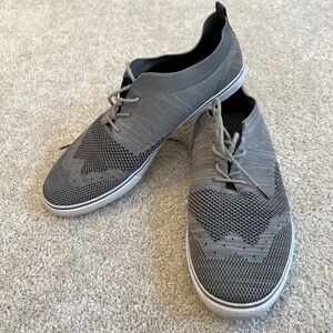 Robert David Gray Knit Sneakers Size 10M Men’s